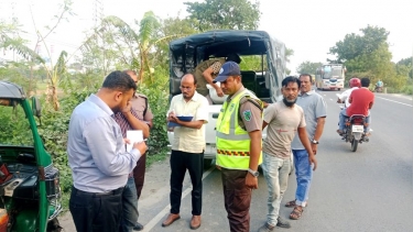 ভেড়ামারায় ৪০০ কেজি নিষিদ্ধ পলিথিন জব্দ, ব্যবসায়ীর জরিমানা