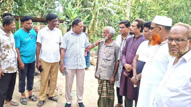 ঘূর্ণিঝড়ে ক্ষতিগ্রস্ত এলাকা পরিদর্শন করলেন এমপি সেলিম রেজা হাবিব