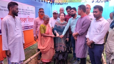 কলমাকান্দায় দরিদ্র জনগোষ্ঠীর মাঝে ছাগল বিতরণ