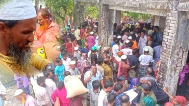 ইউপি সদস্যদের সম্মানি ভাতা ও জেলেদের টাকায় পরিবহন খরচ মেটালেন চেয়ারম্যান