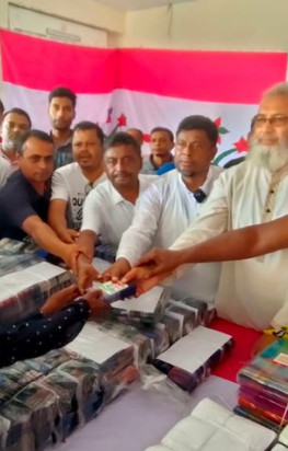 কাউখালীতে পবিত্র ঈদুল আযহা উপলক্ষে বস্ত্র বিতরণ