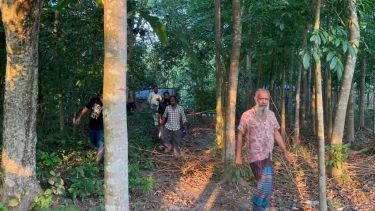 সালথায় একমাত্র চলাচলের পথ বন্ধ, অবরুদ্ধ ১৫ পরিবারের শতাধিক মানুষ
