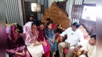 দোহারে আগুনে নিহতের কন্যাদের লেখাপড়ার দায়িত্ব নিলেন সাংসদ