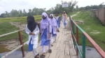 কাঠের সেতু ৫ গ্রামের মানুষের অবরুদ্ধ জীবনের অবসান