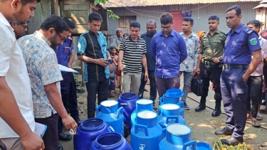 চাটমোহরে বিপুল পরিমাণ ভেজাল দুধ তৈরির কেমিক্যাল জব্দ, আটক ১