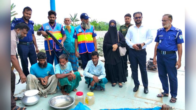কাঁঠালিয়ায় মশারীজালসহ ৩ জেলে আটক