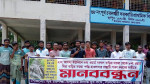লালমোহনে সড়ক পাকা করণের দাবিতে মানববন্ধন