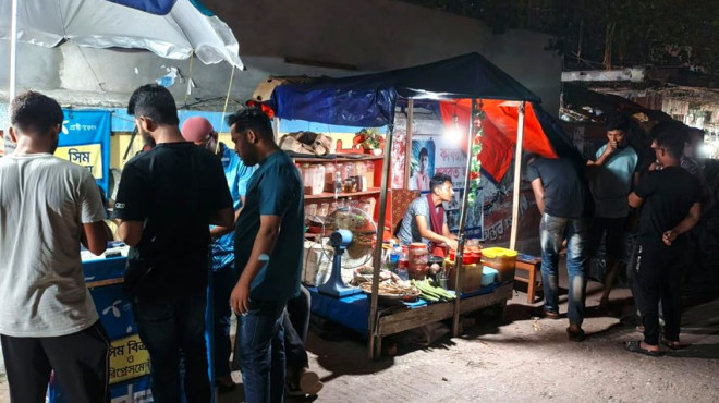 ভেড়ামারা রেলওয়ে স্টেশন প্ল্যাটফর্ম যেন বাজার, অবৈধ দোকানে চরম যাত্রী দুর্ভোগ