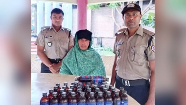 ভেড়ামারায়  ৫০ বোতল ফেনসিডিলসহ নারী মাদক কারবারি গ্রেফতার