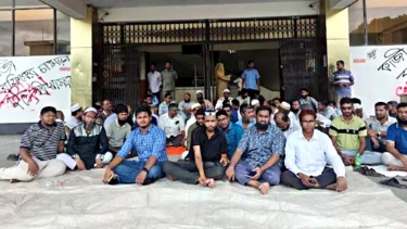 পবিপ্রবিতে ভিসি অপসারণ দাবিতে তৃতীয় দিনের কর্মবিরতি
