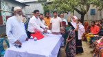 সিংগাইরে ১৫ দুস্থ অসহায় পরিবারকে ১৫ লক্ষ টাকা অনুদান