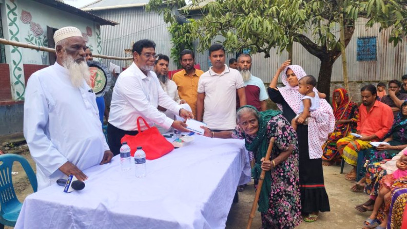 সিংগাইরে ১৫ দুস্থ অসহায় পরিবারকে ১৫ লক্ষ টাকা অনুদান