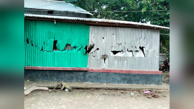 সালথায় থানার সালিশে অংশ নেওয়া নিয়ে দুই পক্ষের সংঘর্ষ, বসতবাড়িতে তাণ্ডব আহত ২০