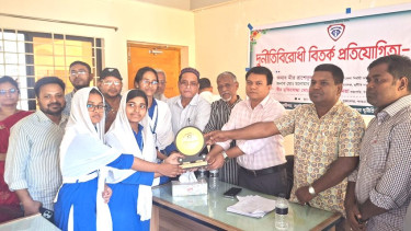 সুজানগরে দুর্নীতি বিরোধী বিতর্ক প্রতিযোগিতায় পুরস্কার বিতরণ