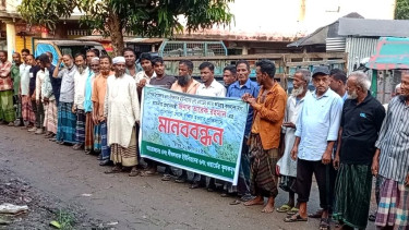 কৃষক কার্ড’ অকৃষকদের হাতে প্রতিবাদে কৃষকদের বিক্ষোভ