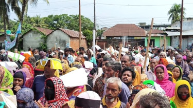 পিরোজপুরে দুঃস্থদের মাঝে খাদ্য সামগ্রী বিতরণ