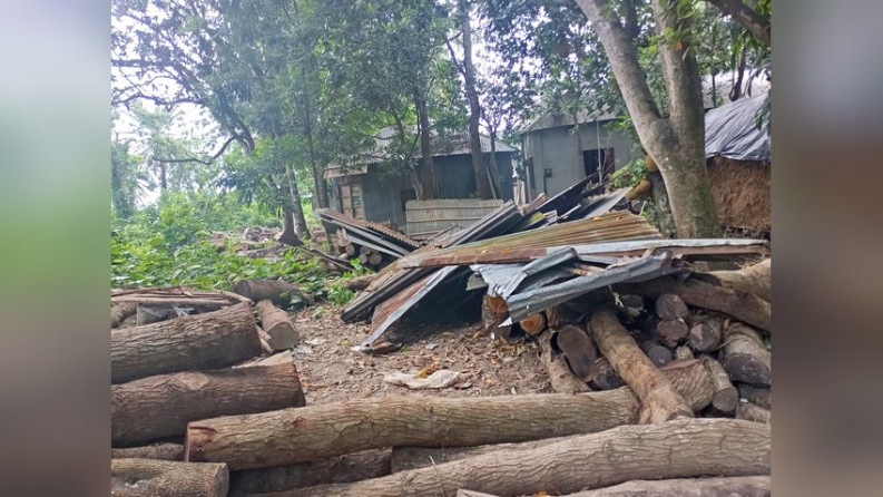 আলফাডাঙ্গায় জমি দখলকে কেন্দ্র করে ঘর ভাঙচুরের অভিযোগ