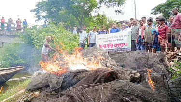 লালমোহনের বেতুয়া খালে বসানো অবৈধ ১০ লাখ টাকার জাল জব্দ