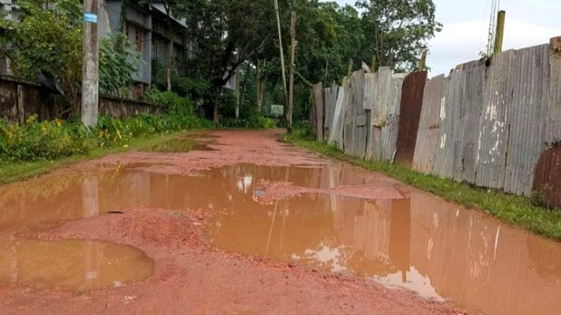 পটুয়াখালীতে ঠিকাদার লাপাত্তা থাকায় বন্ধ ৫৫ সেতু ও ৭ সড়কের কাজ