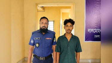 লালমোহনে আসামী ধরতে গিয়ে হামলার শিকার পুলিশ