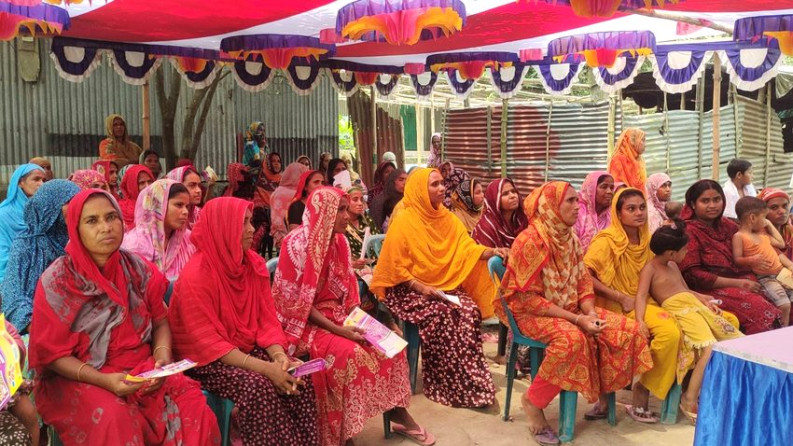 ভূঞাপুরে নারীর ক্ষমতায়নে উঠান বৈঠক