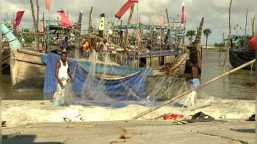 পিরোজপুরের ৫৮ দিনের নিষেধাজ্ঞা শেষে আজ মধ্যরাতে সাগরে নামছে জেলেরা