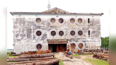 গ্রামীণ সংস্কৃতির নীরব সাক্ষী হয়ে দাঁড়িয়ে আছে আজমিরীগঞ্জের ‘মুন সিনেমা হল’