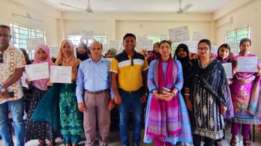 কাউখালীতে ব্র্যাকের উদ্যোগে কিশোরীদের হাঁস-মুরগি পালন প্রশিক্ষণ