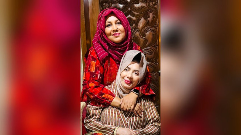 জাতীয় মহিলা সংস্থার চেয়ারম্যান নির্বাচিত হওয়ায় ঢাকা জেলার সভাপতি’র মিষ্টি বিতরণ