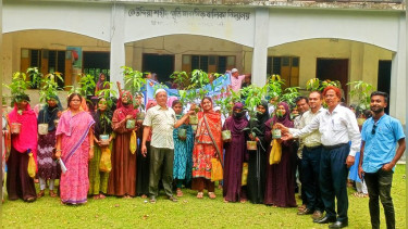 কাউখালীতে বিআরডিবির উদ্যোগে কিশোরীদের মাঝে ফলজ গাছের চারা বিতরণ