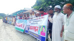 হাতিয়ার ঢালচরে সন্ত্রাসী বাহিনী ও ভূমিদস্যুদের বিরুদ্ধে এলাকাবাসীর মানববন্ধন