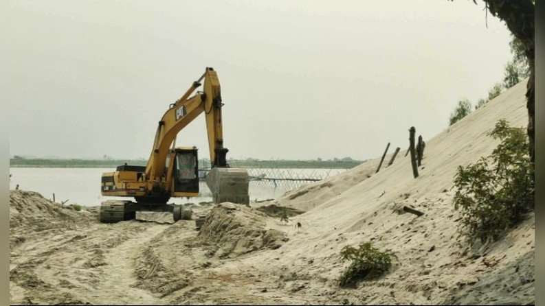 ভূঞাপুরে স্কুল মাঠে অবৈধ বালু রাখার দায়ে  ২ জনকে অর্থদণ্ড
