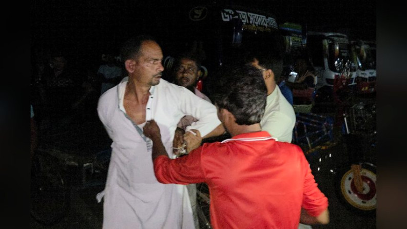 ভাঙ্গুড়ায় প্রতারণার অভিযোগে বিএনপি নেতাকে পিটুনি দিয়ে থানায় সোপর্দ