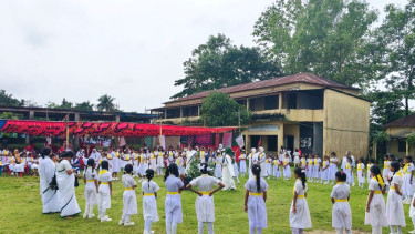 কলমাকান্দায় শিশুদের নিয়ে হলদে পাখি দীক্ষা অনুষ্ঠান