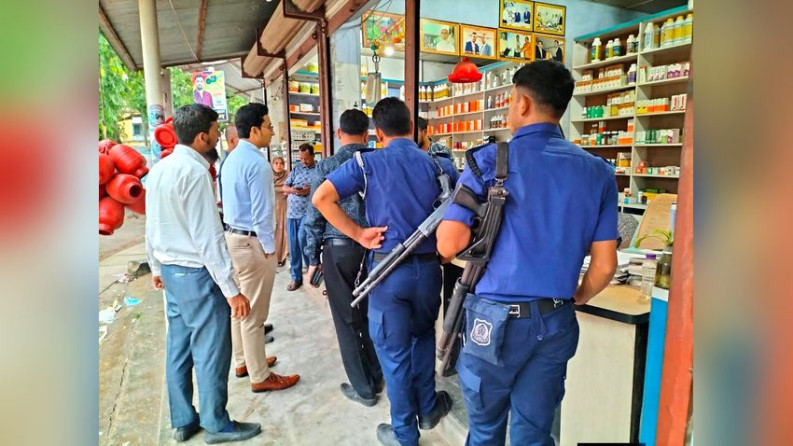 ভেড়ামারায় লাইসেন্সবিহীন মৎস্য ও পশুখাদ্য বিক্রেতাকে জরিমানা