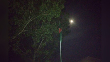 চাটমোহরে মাদ্রাসায় রাতেও উড়ল জাতীয় পতাকা!