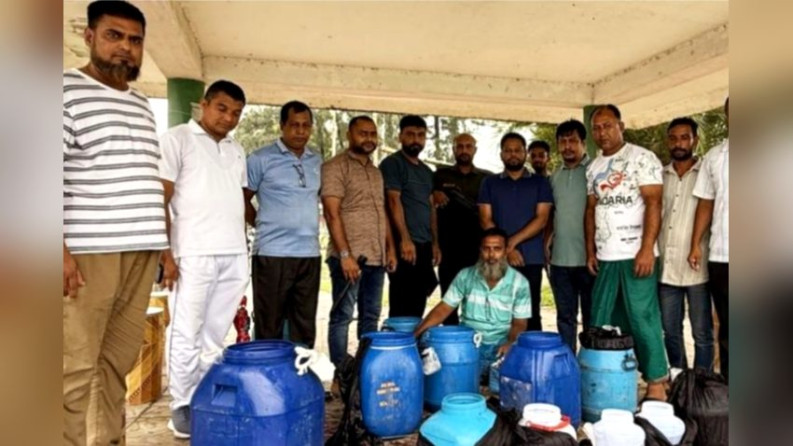 ভান্ডারিয়ায় লক্ষাধিক চিংড়ির রেণু পোনা জব্দ, জরিমানা