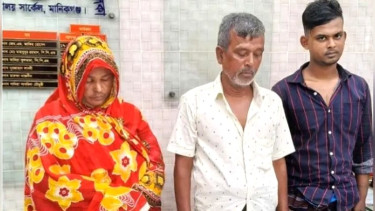 মাদকব্যবসায়ীর বাড়িতে বিক্ষুব্ধ জনতার আগুন, একই পরিবারের নারীসহ ৩ জন গ্রেফতার