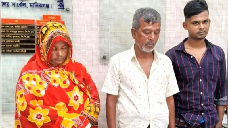মাদকব্যবসায়ীর বাড়িতে বিক্ষুব্ধ জনতার আগুন, একই পরিবারের নারীসহ ৩ জন গ্রেফতার