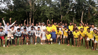 কাউখালীতে বিশ্বকাপের উন্মাদনায় আর্জেন্টিনা-ব্রাজিল সমর্থকদের প্রীতি ফুটবল ম্যাচ