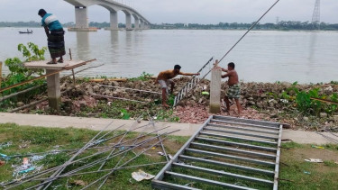 কাউখালীতে বেকুটিয়া সেতুর নিচে অবৈধ স্থাপনা উচ্ছেদ