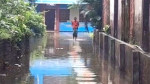 পটুয়াখালীতে তিন ঘন্টায় ১৩০ কিলোমিটার বৃষ্টিপাতে বিপর্যস্ত জনজীবন
