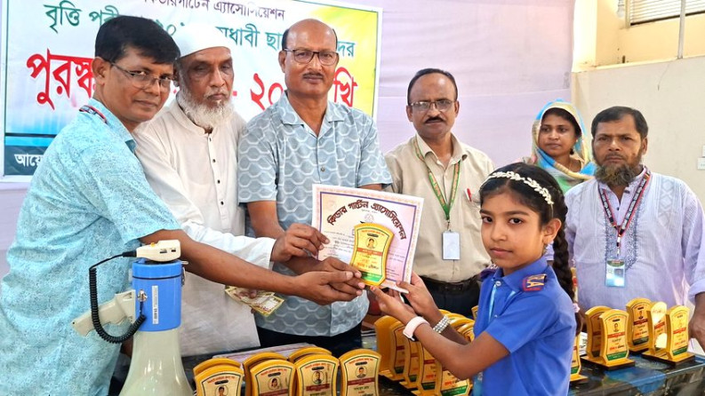 সুজানগরে বৃত্তিপ্রাপ্ত কৃতি শিক্ষার্থীদের সংবর্ধনা