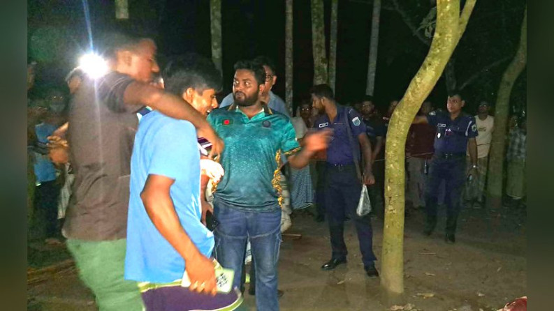 চাটমোহরে ভ্যানচালককে গলা কেটে হত্যা