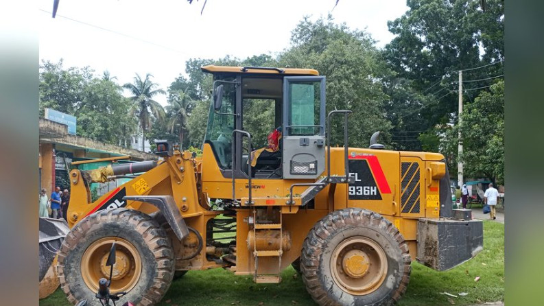 ভেড়ামারায় অবৈধ ভাবে বালু পরিবহনের দায়ে ট্রাক-পে-লোডার জব্দ, জরিমানা