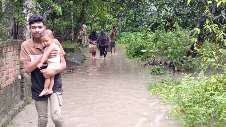 মধুখালীতে জলাবদ্ধতায় দুর্ভোগে প্রায় ৪০পরিবার
