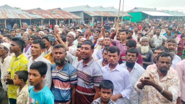 হাতিয়ায় পুলিশ ফাঁড়ি স্থাপনের দাবিতে ভূমিহীনদের বিক্ষোভ