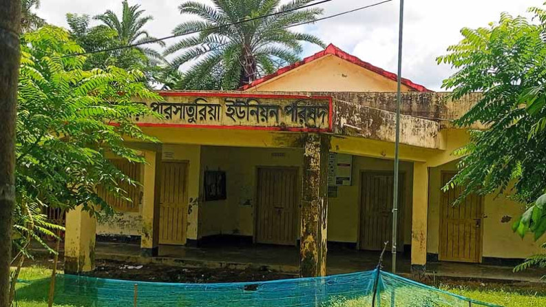 কাউখালীতে প্যানেল চেয়ারম্যানের বিরুদ্ধে অনিয়মের অভিযোগ