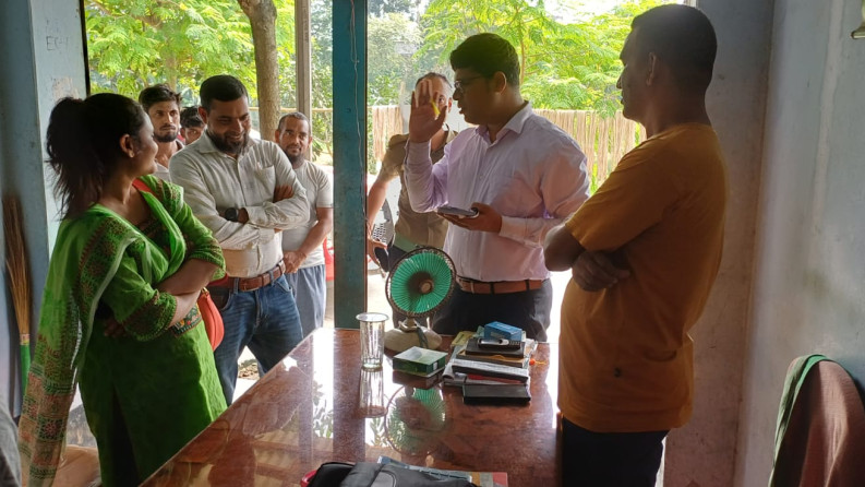 চাটমোহরে ৪ সার ব্যবসায়ীকে ৫০ হাজার টাকা জরিমানা