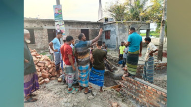 কয়রায় মাদ্রাসার ১২ লাখ টাকার কাজে অনিয়মের অভিযোগ, বন্ধের নির্দেশ